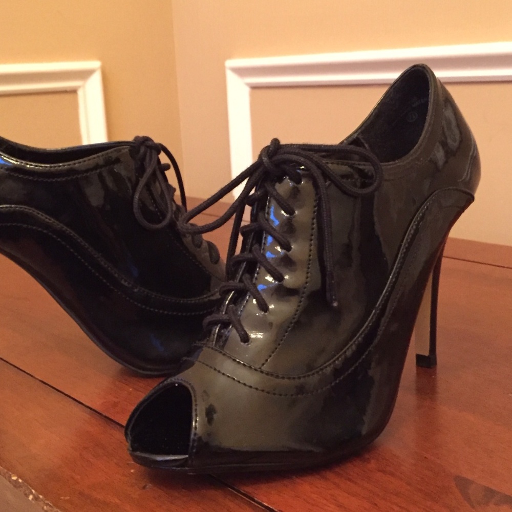 Damita K - Shiny Black 4" Peep-Toe Lace-Up Heels